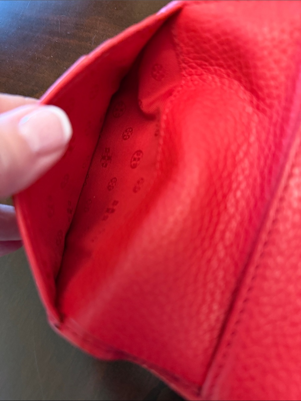 Tory Burch Red Pebbled Leather Flap Wallet with Embossed Logo - Picture 7 of 12